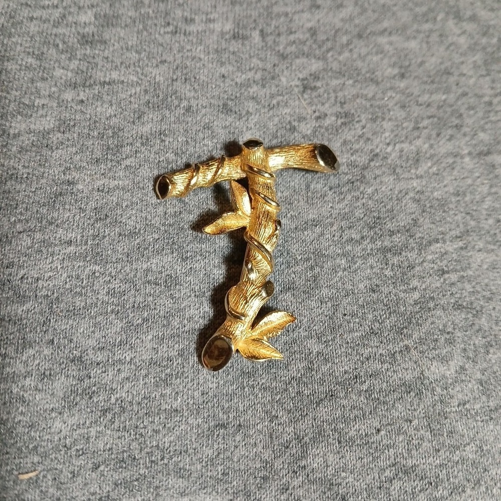 Vtg‎ 1964 Sarah Coventry initial "T" brooch from the Sarah's ABC's collection